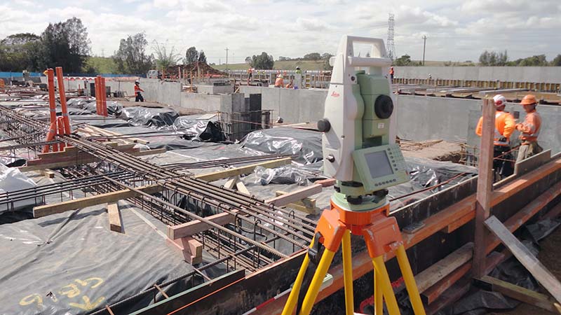 Total station at concrete formwork — construction survey
